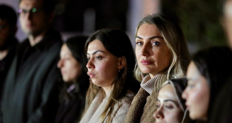 dilek-imamoglu-insanligin-ve-adaletin-yaninda-olalim-XjqZplwn.jpg